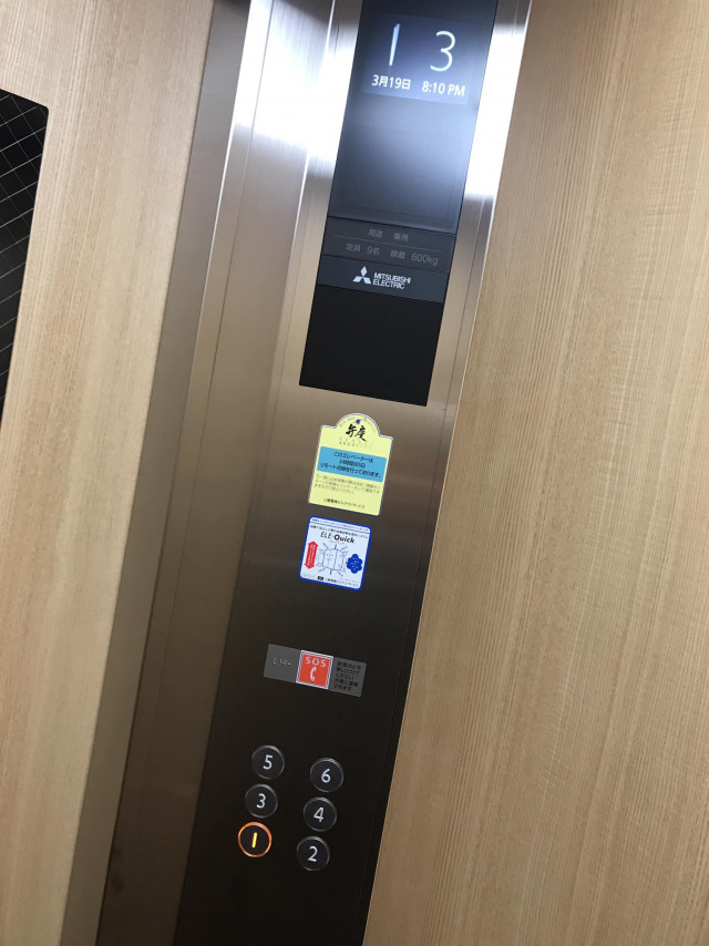 新しいエレベーターの操作盤